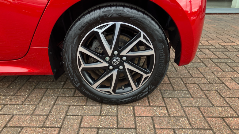 Toyota Yaris 1.5 Hybrid Design 5dr CVT Hybrid Hatchback